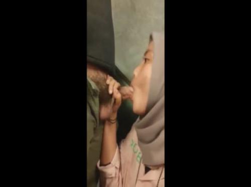 Sebelum tidur, aku harus menghisap penismu terlebih dahulu
