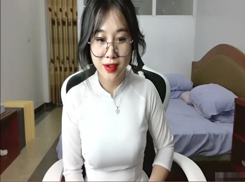 Anna Bear suka melakukan masturbasi secara langsung